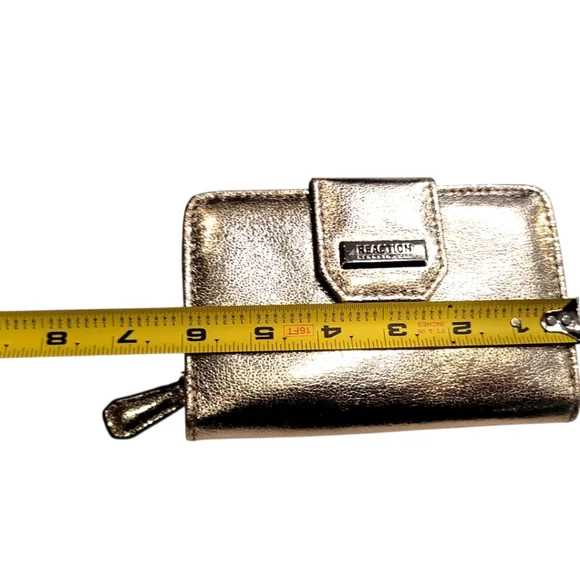 KENNETH COLE, GOLD WALLET NEW - Picture 3 of 7